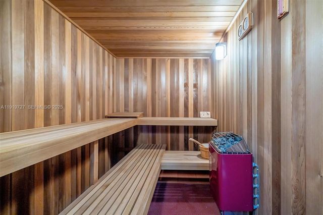 392 Coconut Cir, Weston, FL 33326