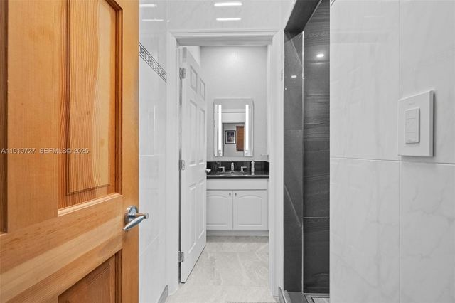 392 Coconut Cir, Weston, FL 33326