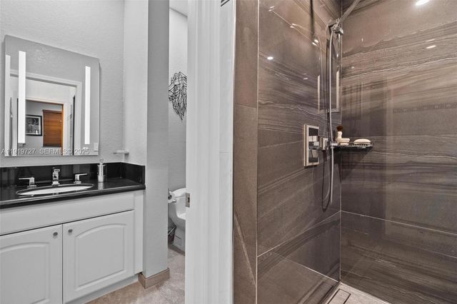 392 Coconut Cir, Weston, FL 33326