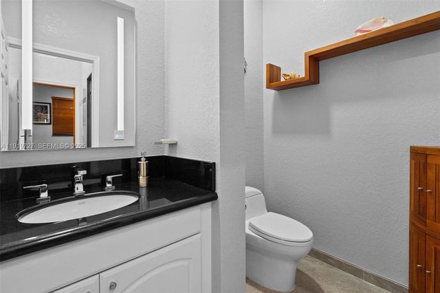 392 Coconut Cir, Weston, FL 33326