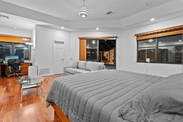 392 Coconut Cir, Weston, FL 33326