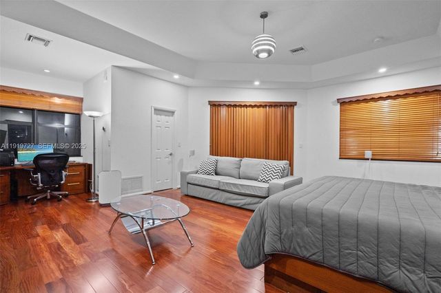 392 Coconut Cir, Weston, FL 33326