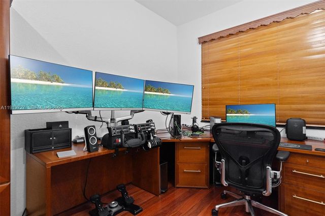 392 Coconut Cir, Weston, FL 33326