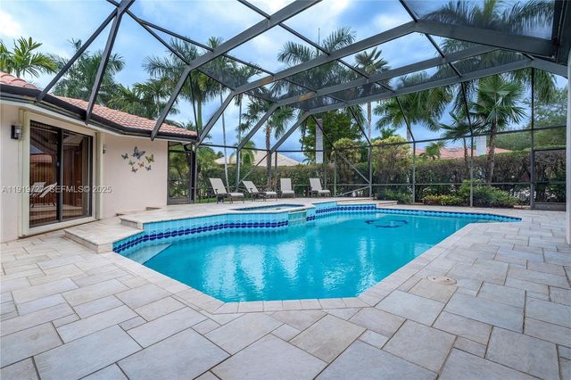 392 Coconut Cir, Weston, FL 33326