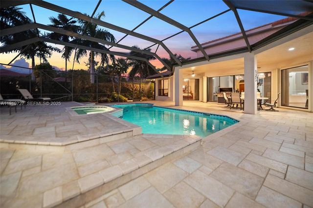 392 Coconut Cir, Weston, FL 33326