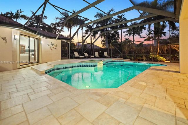 392 Coconut Cir, Weston, FL 33326