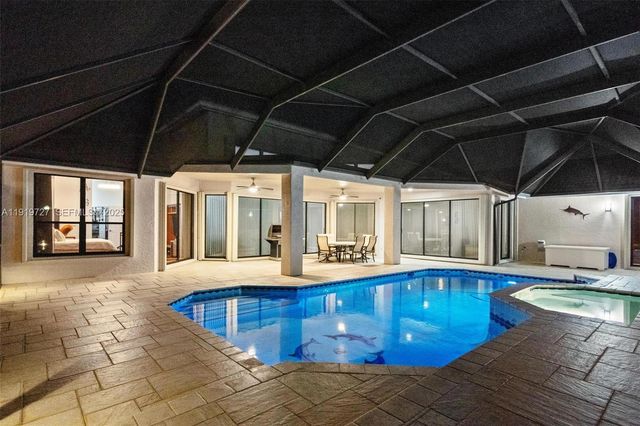 392 Coconut Cir, Weston, FL 33326