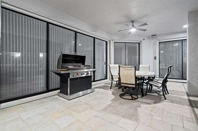 392 Coconut Cir, Weston, FL 33326