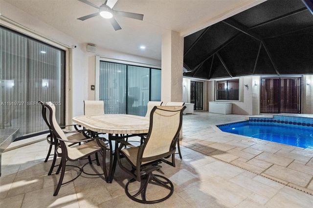 392 Coconut Cir, Weston, FL 33326