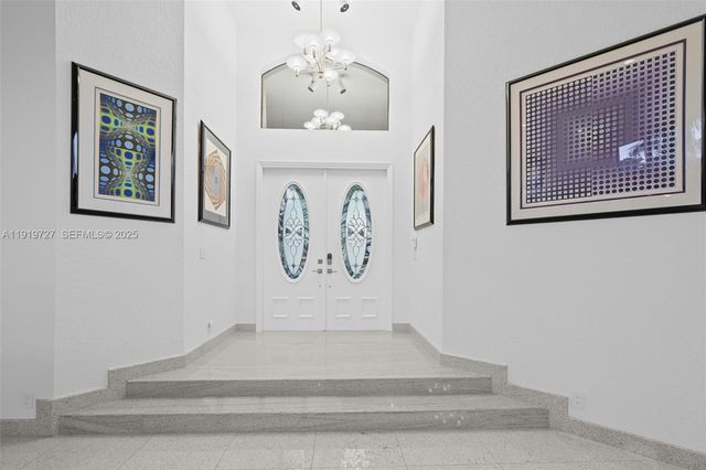 392 Coconut Cir, Weston, FL 33326