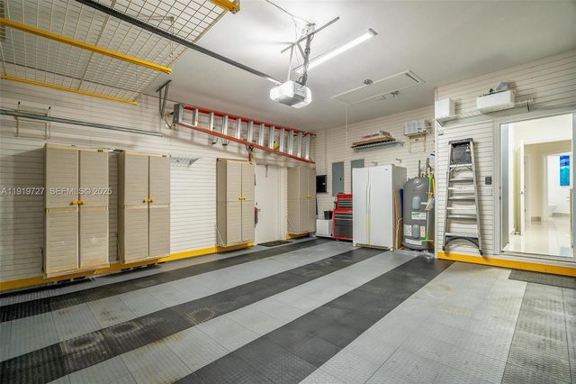 392 Coconut Cir, Weston, FL 33326