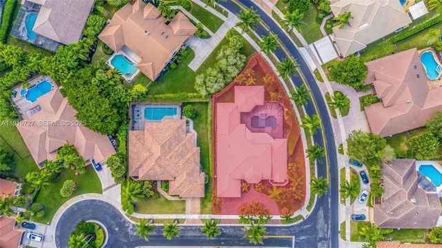 392 Coconut Cir, Weston, FL 33326