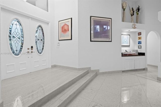 392 Coconut Cir, Weston, FL 33326