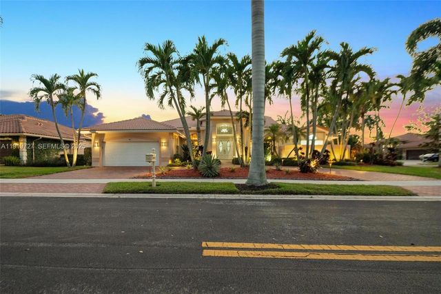 392 Coconut Cir, Weston, FL 33326