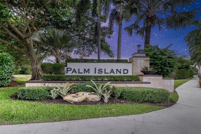 392 Coconut Cir, Weston, FL 33326