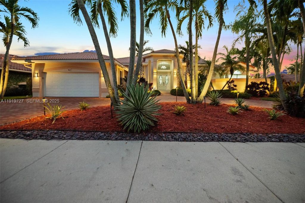 392 Coconut Cir, Weston, FL 33326