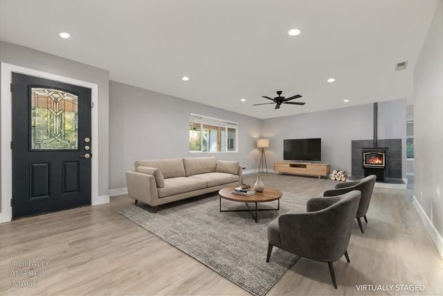 11196 Pleasant Valley Rd, Penn Valley, CA 95946