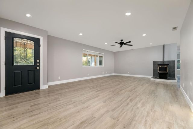 11196 Pleasant Valley Rd, Penn Valley, CA 95946