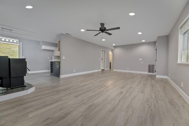 11196 Pleasant Valley Rd, Penn Valley, CA 95946
