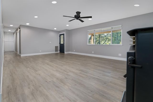 11196 Pleasant Valley Rd, Penn Valley, CA 95946