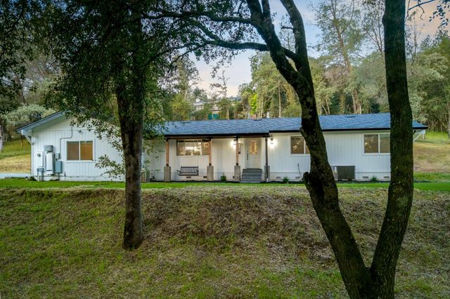 11196 Pleasant Valley Rd, Penn Valley, CA 95946