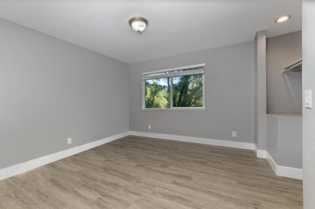 11196 Pleasant Valley Rd, Penn Valley, CA 95946