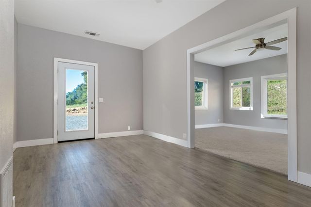 11196 Pleasant Valley Rd, Penn Valley, CA 95946