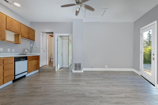 11196 Pleasant Valley Rd, Penn Valley, CA 95946