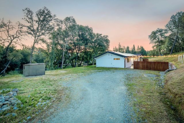 11196 Pleasant Valley Rd, Penn Valley, CA 95946