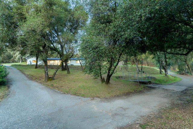 11196 Pleasant Valley Rd, Penn Valley, CA 95946