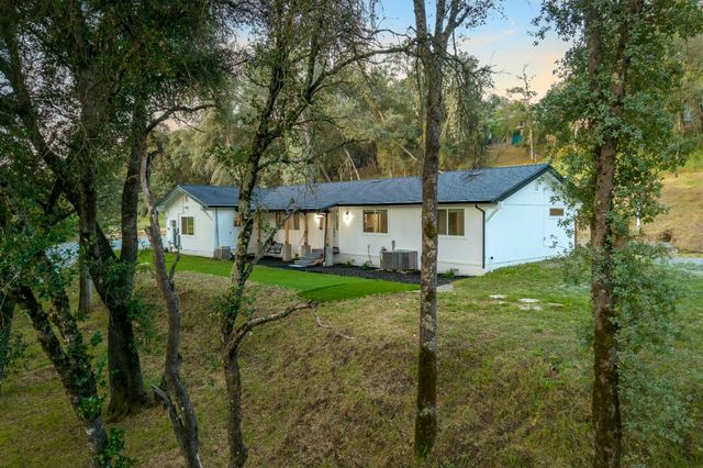 11196 Pleasant Valley Rd, Penn Valley, CA 95946