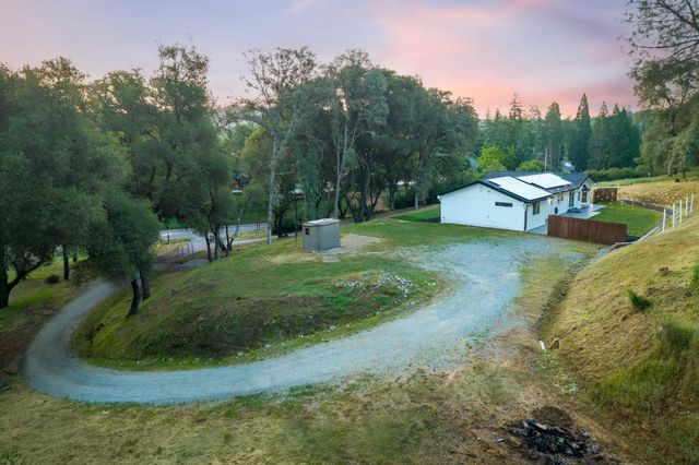11196 Pleasant Valley Rd, Penn Valley, CA 95946