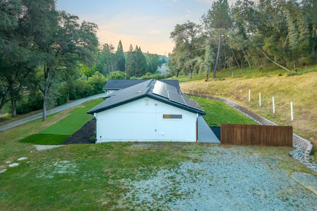 11196 Pleasant Valley Rd, Penn Valley, CA 95946
