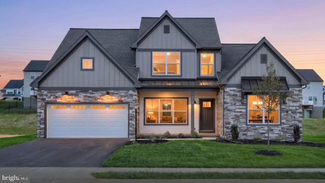 2236 S AUTUMN CHASE DR, Mechanicsburg, PA 17055