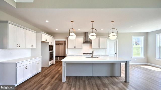 2236 S AUTUMN CHASE DR, Mechanicsburg, PA 17055