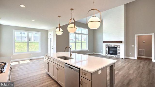 2236 S AUTUMN CHASE DR, Mechanicsburg, PA 17055
