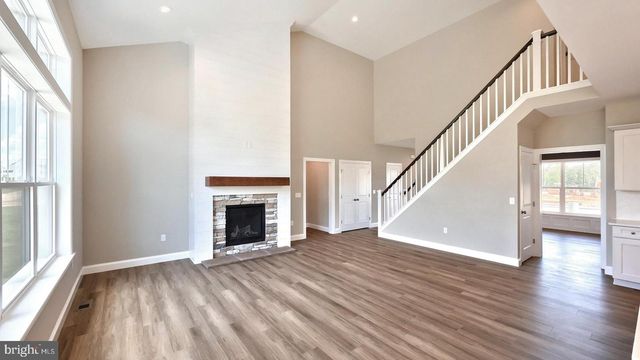 2236 S AUTUMN CHASE DR, Mechanicsburg, PA 17055