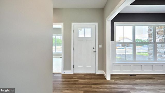 2236 S AUTUMN CHASE DR, Mechanicsburg, PA 17055