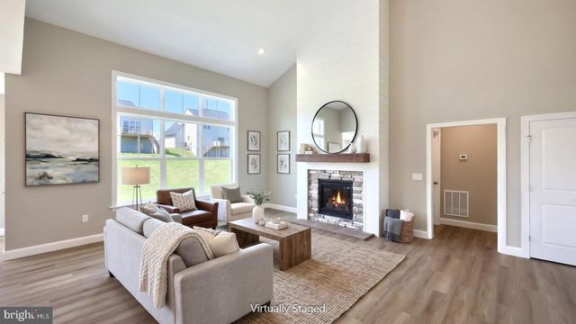2236 S AUTUMN CHASE DR, Mechanicsburg, PA 17055