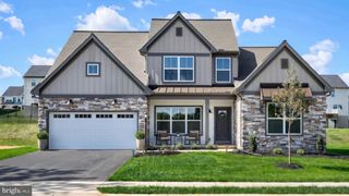 2236 S AUTUMN CHASE DR, Mechanicsburg, PA 17055