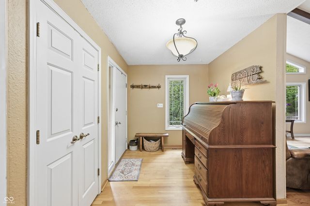 3898 N Foxcliff Drive W, Martinsville, IN 46151