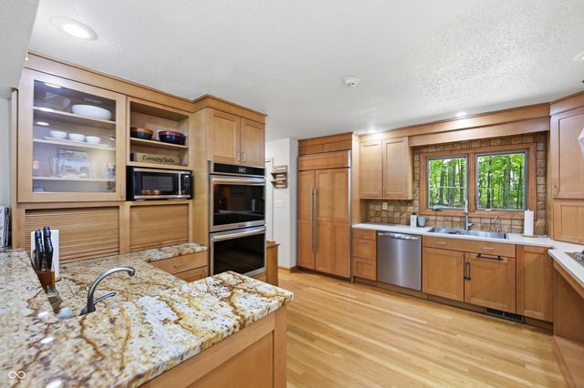 3898 N Foxcliff Drive W, Martinsville, IN 46151