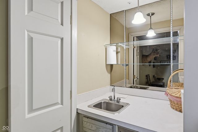 3898 N Foxcliff Drive W, Martinsville, IN 46151