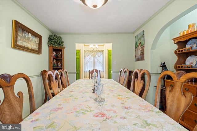 462 CAMELOT BLVD, Falling Waters, WV 25419