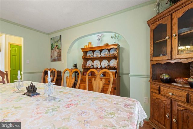 462 CAMELOT BLVD, Falling Waters, WV 25419