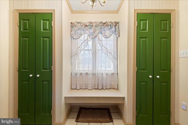 462 CAMELOT BLVD, Falling Waters, WV 25419