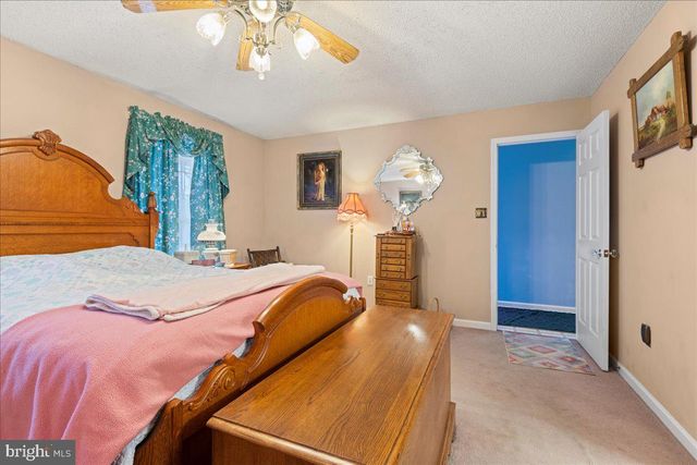 462 CAMELOT BLVD, Falling Waters, WV 25419