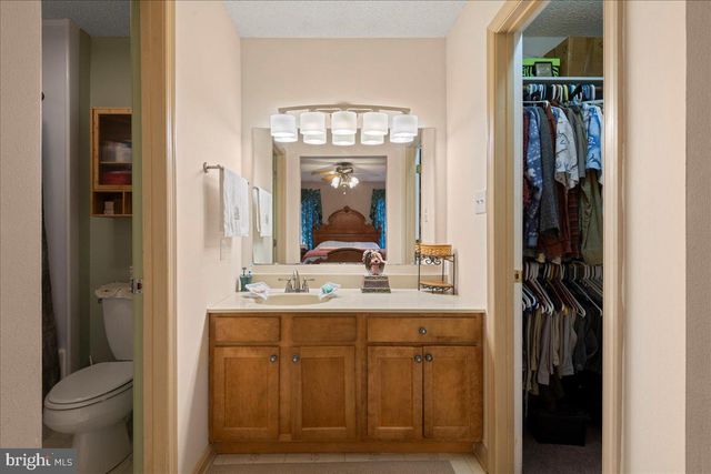 462 CAMELOT BLVD, Falling Waters, WV 25419