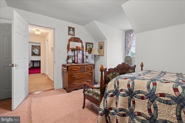 462 CAMELOT BLVD, Falling Waters, WV 25419