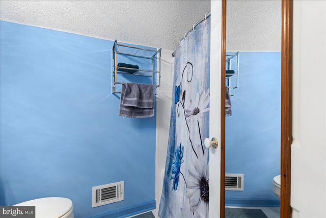 462 CAMELOT BLVD, Falling Waters, WV 25419